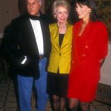 Sie zählt zu den Größten der heutigen Zeit und ist seit Frühjahr diesen Jahres sogar Oscar-Preisträgerin: Jamie Lee Curtis wirkte in Blockbustern wie "Halloween" mit und wurde bereits vielfach für ihre Wandelbarkeit und Authentizität gelobt. Kein Wunder, hat man einen Hollywood-Star als Mutter. Janet Leigh war Star der 1960er und wurde vor allem für ihren Auftritt als Mordopfer in Alfred Hitchcocks Thriller "Psycho" bekannt. Auch ihr Vater, der ihr seinen Nachnamen schenkte, schrieb zur selben Zeit an der Seite von Marilyn Monroe mit dem Komödienklassiker "Manche mögen’s heiß" Filmgeschichte. 