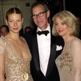 Mit Blythe Danner und Bruce Paltrow als Eltern könnte man meinen, Gwyneth Paltrow habe in der Gen-Lotterie gewonnen. Von ihrer Mutter, Schauspielerin Blythe Danner, erbte Paltrow nicht nur ihr Talent, sondern auch ihr äußeres Erscheinungsbild. Vater Bruce, der 2002 an Lungenkrebs starb, war ebenfalls als Film- und Fernsehproduzent tätig. Und auch Gwyneth Bruder Jake konnte bereits als Filmregisseur, Filmproduzent und Drehbuchautor Erfolge feiern. In dem von ihm produzierten Film "The Good Night" übernahm übrigens Schwester Gwyneth die Hauptrolle an der Seite von Penelope Cruz und Martin Freeman. 