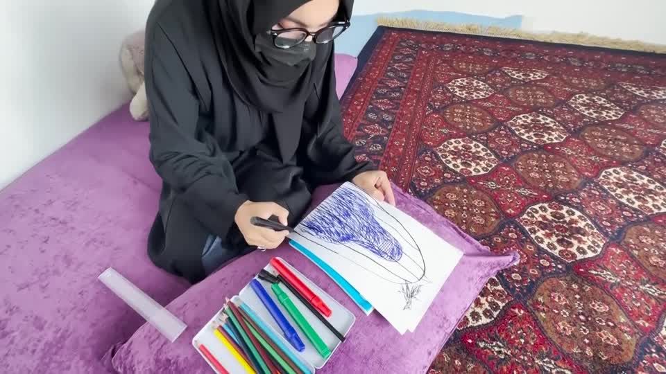 Video: "Wie ein Vogel, der in einem Käfig festsitzt"