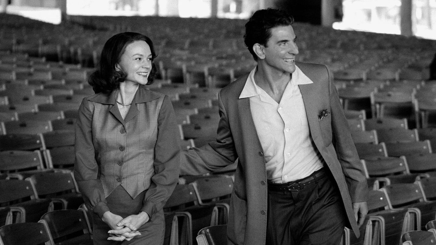 "Maestro" mit Carey Mulligan und Bradley Cooper