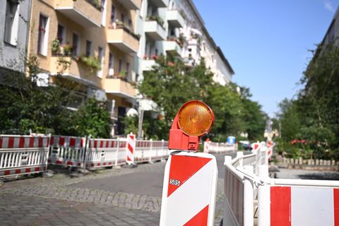 Autos sind im Graefekiez in Berlin Kreuzberg nicht mehr willkommen – Parkplätze werden schon bald zu Grün- und Ladeflächen. 