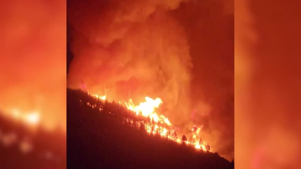 Hitze auf den Kanaren: Auf Teneriffa brennt der Wald – vier Dörfer werden evakuiert