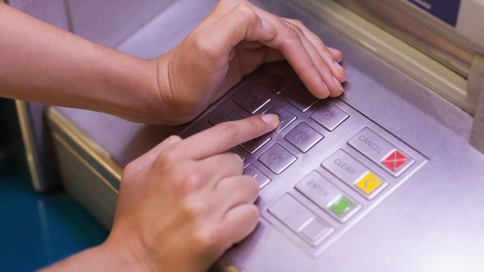 Einige Geldautomaten in Irland wurden in Folge der Panne von den Kunden komplett geleert