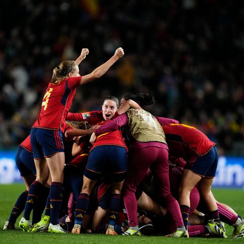 Die spanische Nationalmannschaft jubelt beim Halbfinale der Fußball-WM gegen Schweden