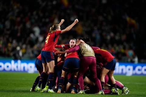 Die spanische Nationalmannschaft jubelt beim Halbfinale der Fußball-WM gegen Schweden