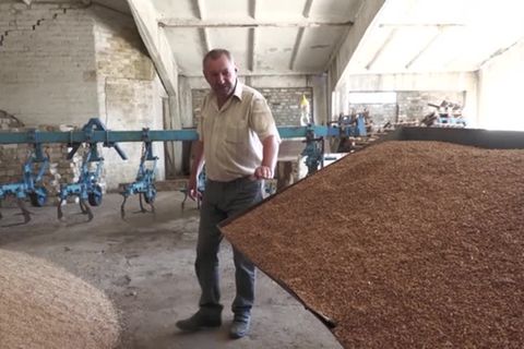 Video: Ukrainische Landwirte: Bedrohung und Beschuss und Tiefstpreise