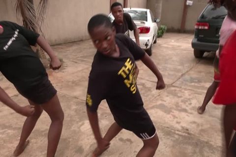 Video: "Bin eine geborene Tänzerin" - Enthusiasmus trotz Taubheit