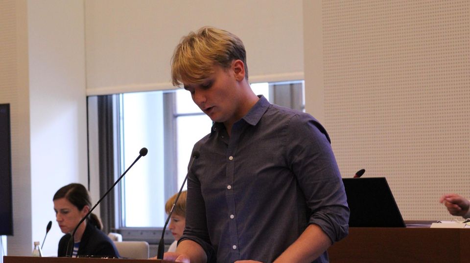 Oskar ist 20 Jahre alt und studiert in Leipzig