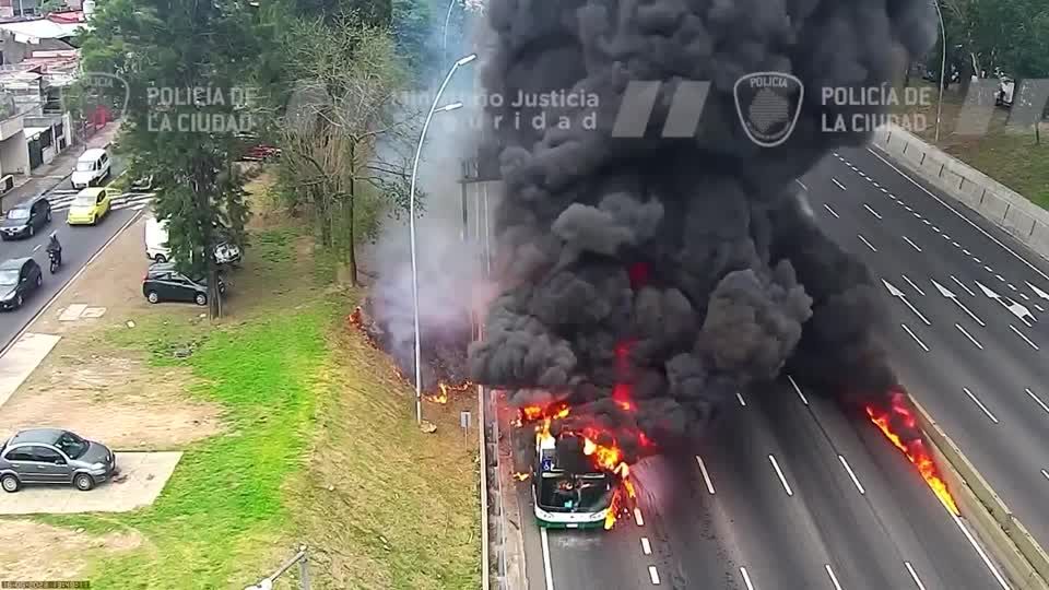 Video: Argentinien: Bus in Flammen