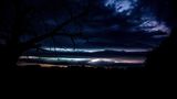 Auch Bayern erlebt ein Blitzgewitter: Hier erhellt ein Blitz den Himmel am Horizont über Altenstein in Unterfranken.