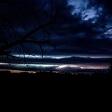 Auch Bayern erlebt ein Blitzgewitter: Hier erhellt ein Blitz den Himmel am Horizont über Altenstein in Unterfranken.