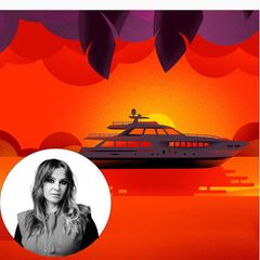 Eine Yacht fährt im Sonnenuntergang