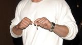 Im Januar 2004 folgte Spears' erste wirklich toxische Beziehung. Sie heiratete ihren Jugendfreund Jason Alexander in Las Vegas – eine Entscheidung, die sie nur 55 Stunden später bereut haben soll und die Ehe daraufhin annullierte. Doch da war der Tropf schon gelutscht. Alexander kam mit der Abweisung Spears scheinbar überhaupt nicht zurecht, stellte ihr immer wieder nach. Im vergangenen Jahr kam es auf der Hochzeit mit Sam Asghari dann zum Höhepunkt: Spears Ex crashte die Hochzeitsvorbereitungen von Spears, wird dabei sogar handgreiflich und beschädigt eine Tür. Kurz darauf wird er wegen Hausfriedensbruch und Körperverletzung verurteilt.