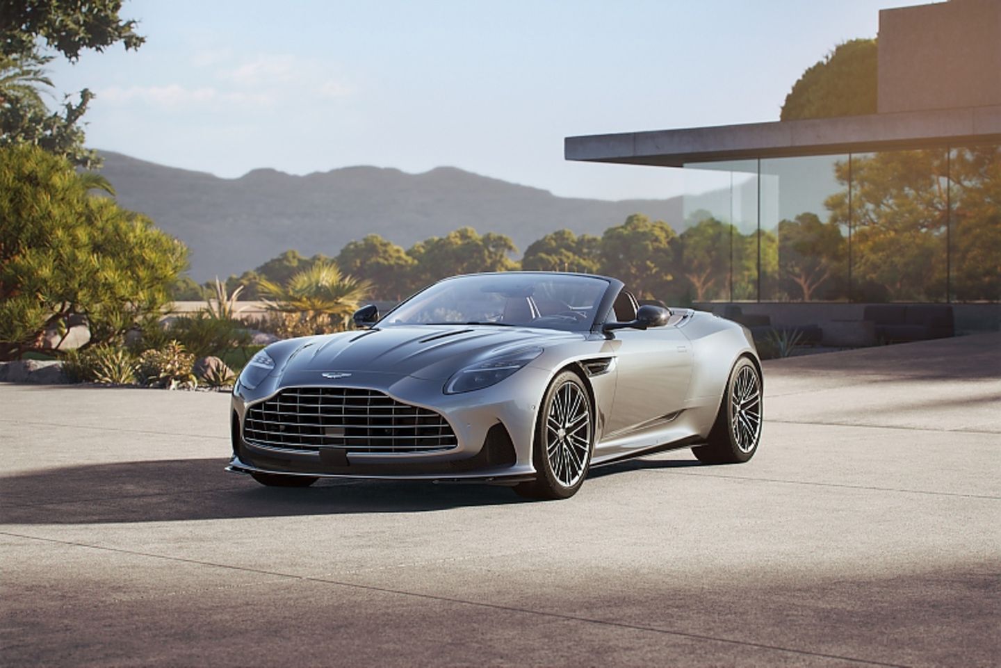 Aston Martin DB12 Volante 2024