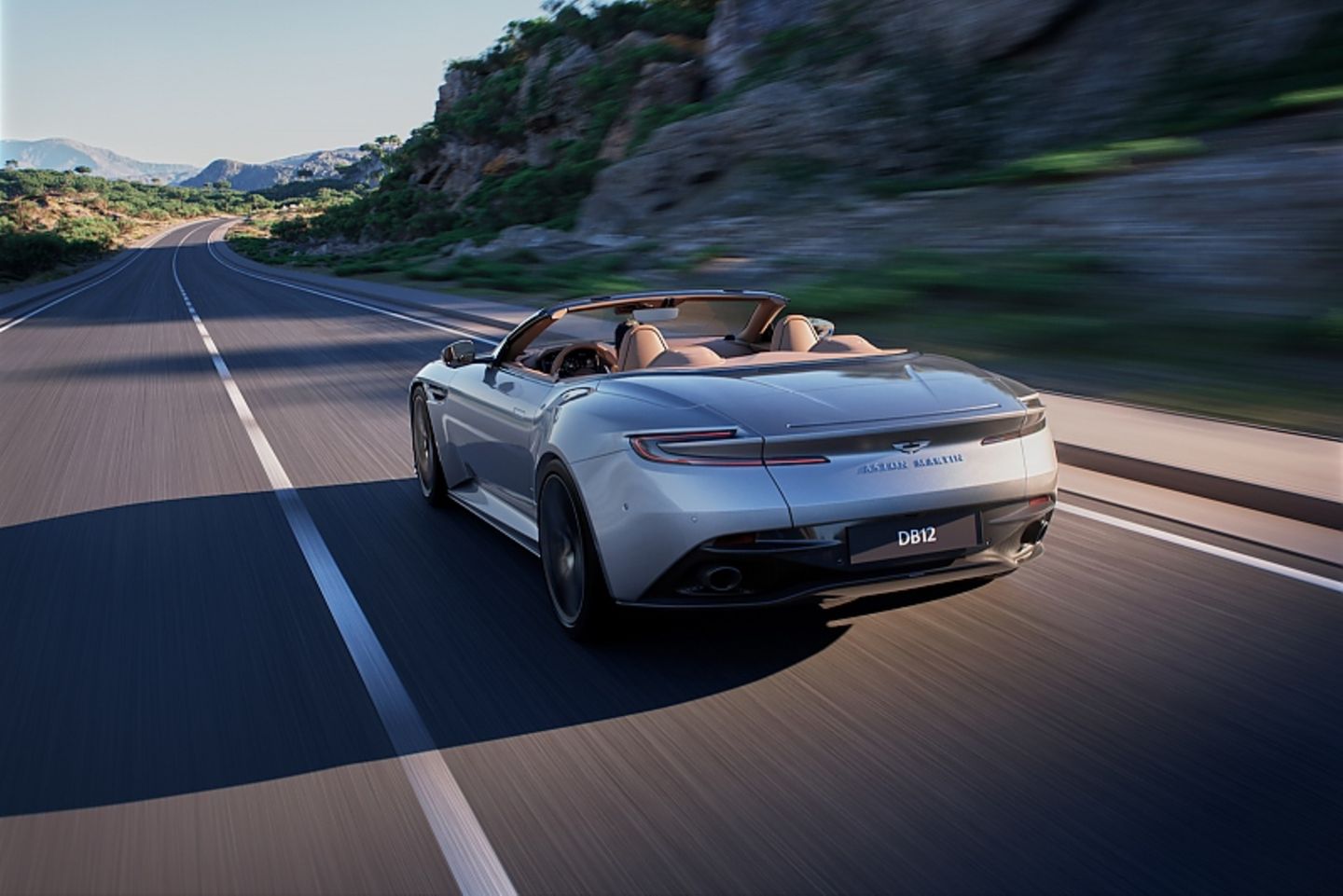 Aston Martin DB12 Volante 2024