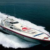 Ein echter Oldie und nicht wirklich super luxuriös ist das Rennboot "Azimut Atlantic Challenger" von 1988. Das Schiff wurde gebaut, um die Auszeichnung "Blue Riband" zu gewinnen, die man für die schnellste Transatlantik-Überquerung erhält. Leider schaffte das Schiff das nicht, bleibt aber bis heute unter den schnellsten Jachten der Welt. Seit Jahren liegt das Schiff verlassen in der italienischen Ortschaft Governolo. Ihr Zustand ist schlecht.