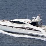 Mit 55 Knoten (100 km/h) liegt die "Why Not U" nur noch ganz knapp über der 100-km/h-Grenze. Und trotzdem gehört sie zu den schnellsten Jachten der Welt. Ihre Kraft schöpft sie aus zwei Gasturbinen. Auch die "Why Not U" ist aber nicht nur ein Schnellboot – mit insgesamt vier Gästezimmern bietet sie obendrein genug Platz für einen langen Urlaub, den man auch langsam angehen kann.