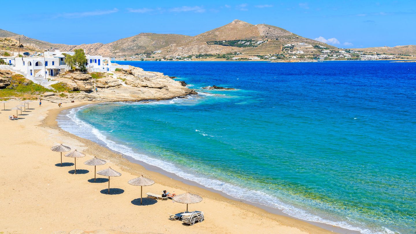 Ein Strand auf der griechischen Insel Paros