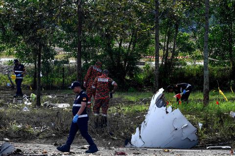 Rettungskräfte in Malaysia arbeiten an der Absturzstelle