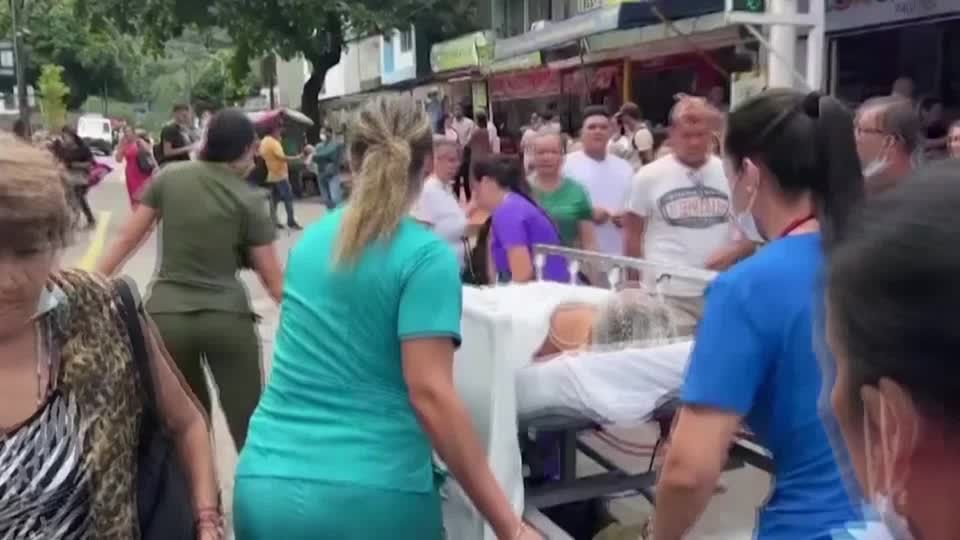 Video: Erdbeben erschüttert Kolumbien