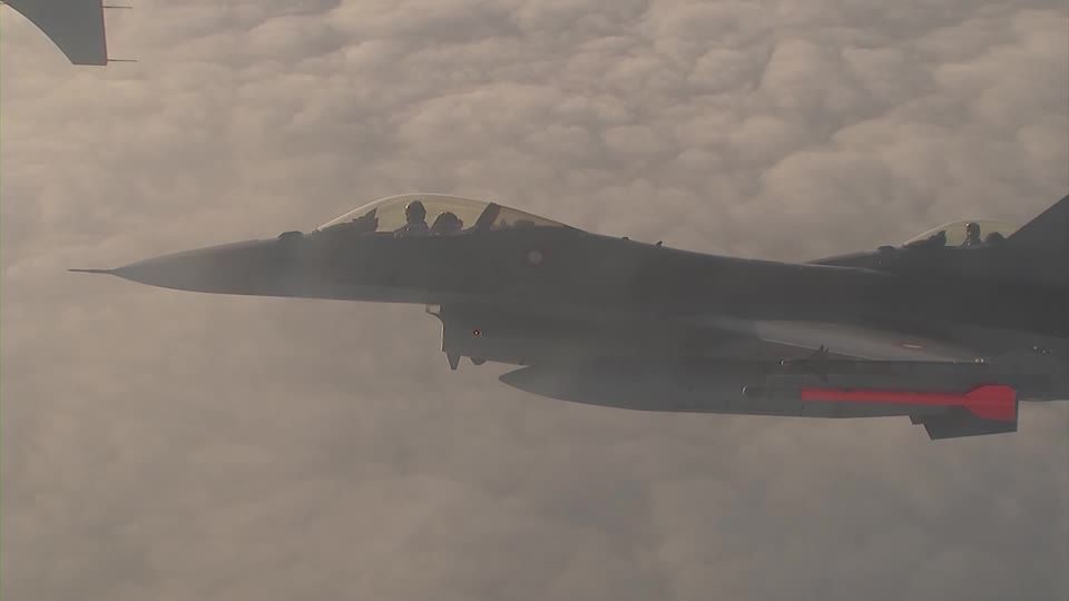 Video: USA genehmigen Entsendung von F-16 aus Dänemark und Niederlanden nach Kiew