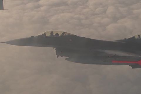 Video: USA genehmigen Entsendung von F-16 aus Dänemark und Niederlanden nach Kiew