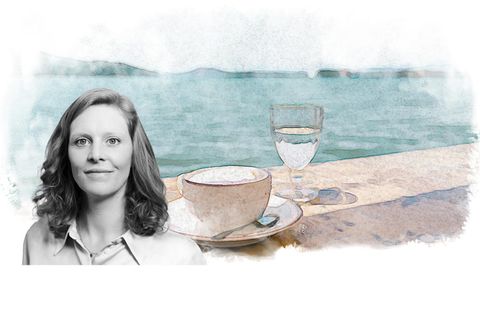 Kolumnistin Franziska Wallner vor einer Illustration