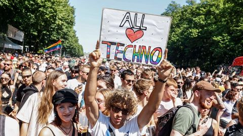 Hier kommen alte und neue Techno-Fans zusammen: In diesem Jahr fand in Berlin zum zweiten Mal "Rave the Planet" statt, die Nachfolge-Veranstaltung der "Love Parade"