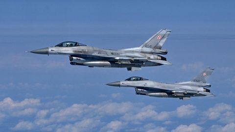 Zwei F-16-Kampfjets der polnischen Luftwaffe