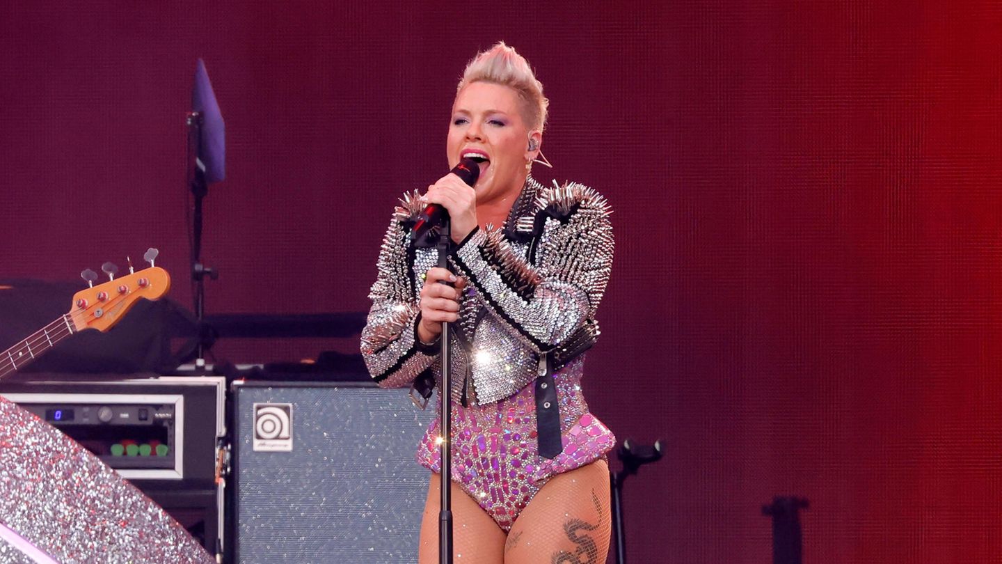 Pink changes song line at concert to show solidarity with Britney Spears