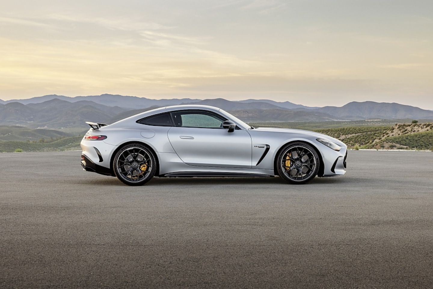 Mercedes AMG GT 2024