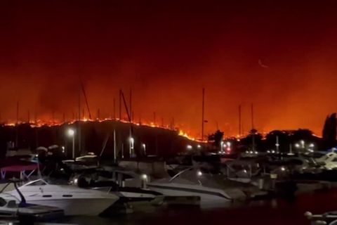 Video: Notstand ausgerufen: Waldbrände in Kanada bedrohen 150.000-Einwohner-Stadt