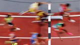 Athleten treten am ersten Tag der Leichtathletik-Weltmeisterschaften 2023 im 300m-Hindernislauf der Männer an
