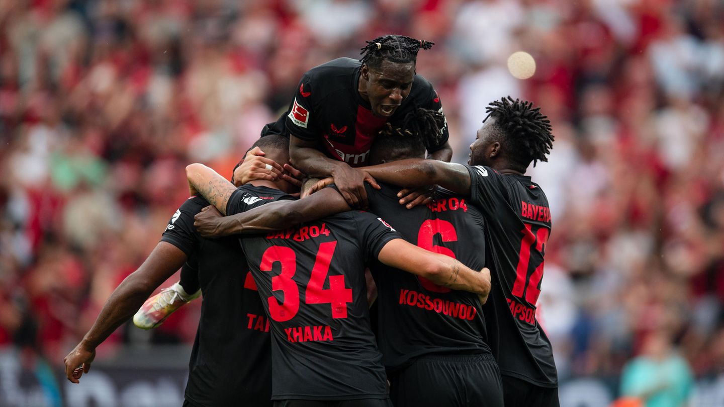 Bundesliga: Spectacle in Augsburg, Heidenheim botched debut Bundesliga: Spectacle in Augsburg, Heidenheim botched debut