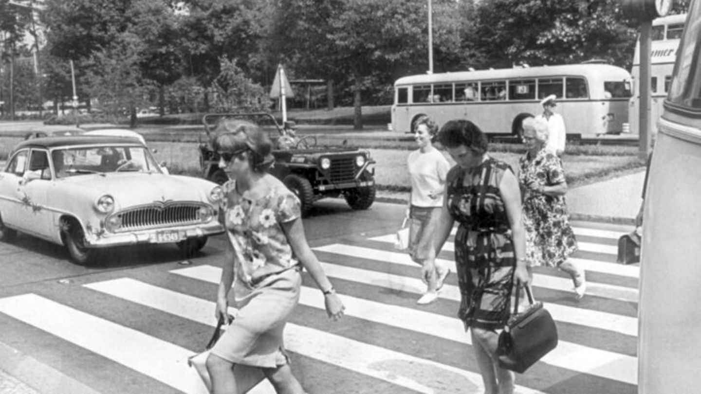 Ein Zebrastreifen in Berlin im Jahr 1964.