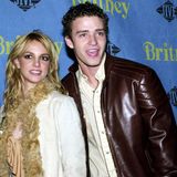 Doch Spears sorgte nicht nur mit ihrer Musik für Aufsehen, sondern auch mit ihrer Beziehung zu Justin Timberlake. Ihn lernte sie bereits 1992 im Alter von elf Jahren im "Mickey Mouse Club" kennen, sieben Jahre später kamen die Beiden offiziell zusammen. Ihre Beziehung hielt drei Jahre, damals galten sie als DAS Promi-Traumpaar schlechthin. Auch Spears denkt selbst immer wieder positiv an die Zeit mit Timberlake zurück. Zuletzt postete sie ein altes Foto von sich und dem Sänger auf Instagram, auf dem die beiden Basketballoutfits tragen und schrieb dazu: "Als wir zusammen Basketball spielten... da geschahen Wunder!"