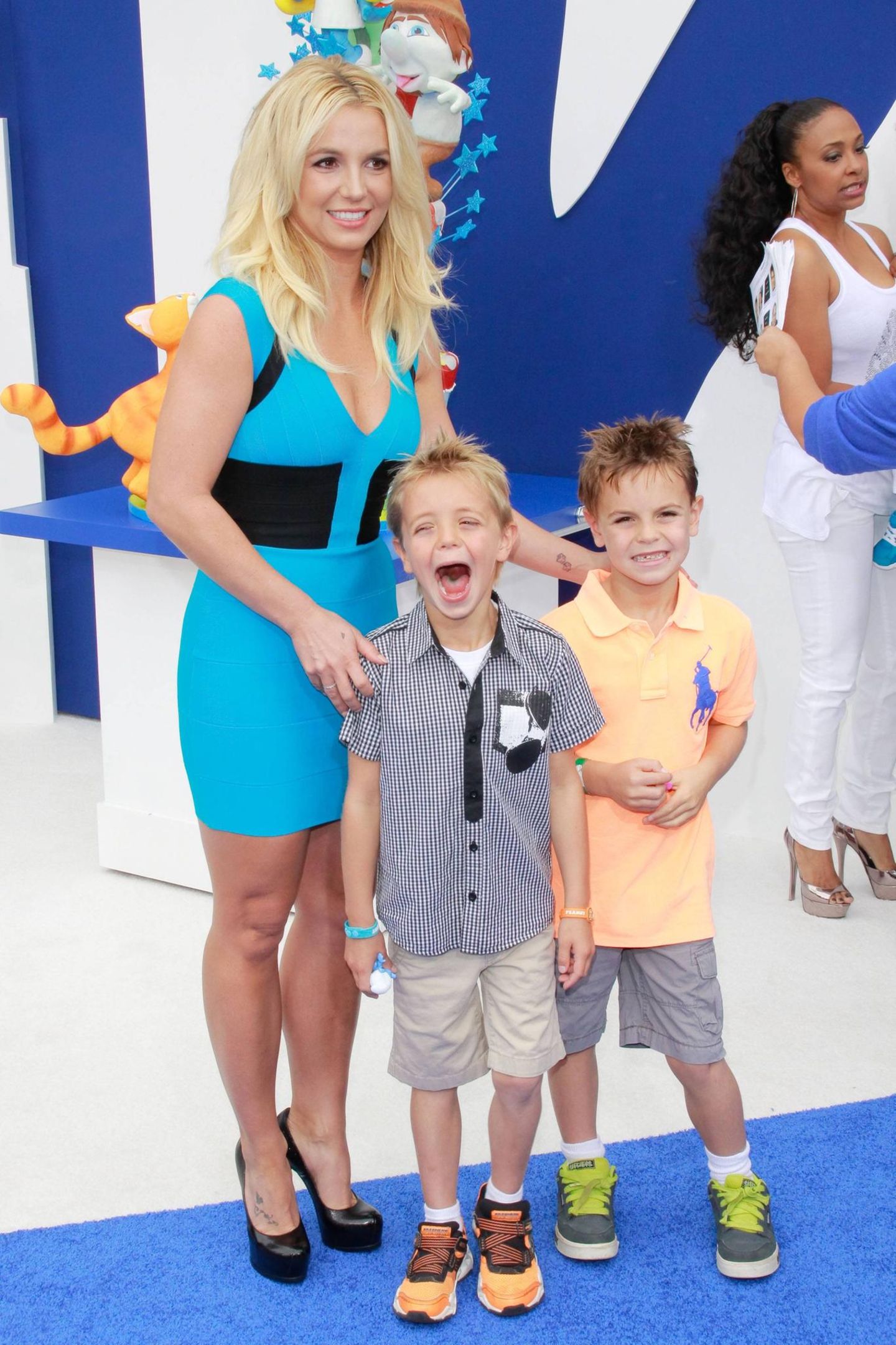 Für Spears besonders dramatisch: Auch ihre Kinder (hier noch im Jahr 2013) blieben ihrer Hochzeit fern. In einem Interview im vergangenen August behauptete Federline, die Söhne hätten den Kontakt zu ihrer Mutter freiwillig abgebrochen und die Einladung zu ihrer Hochzeit im Juni abgelehnt, weil sie sich mit ihr unwohl fühlen würden. Spears sagte daraufhin, dass ein Teil von ihr gestorben sei, als ihre Kinder tatsächlich nicht erschienen sind.