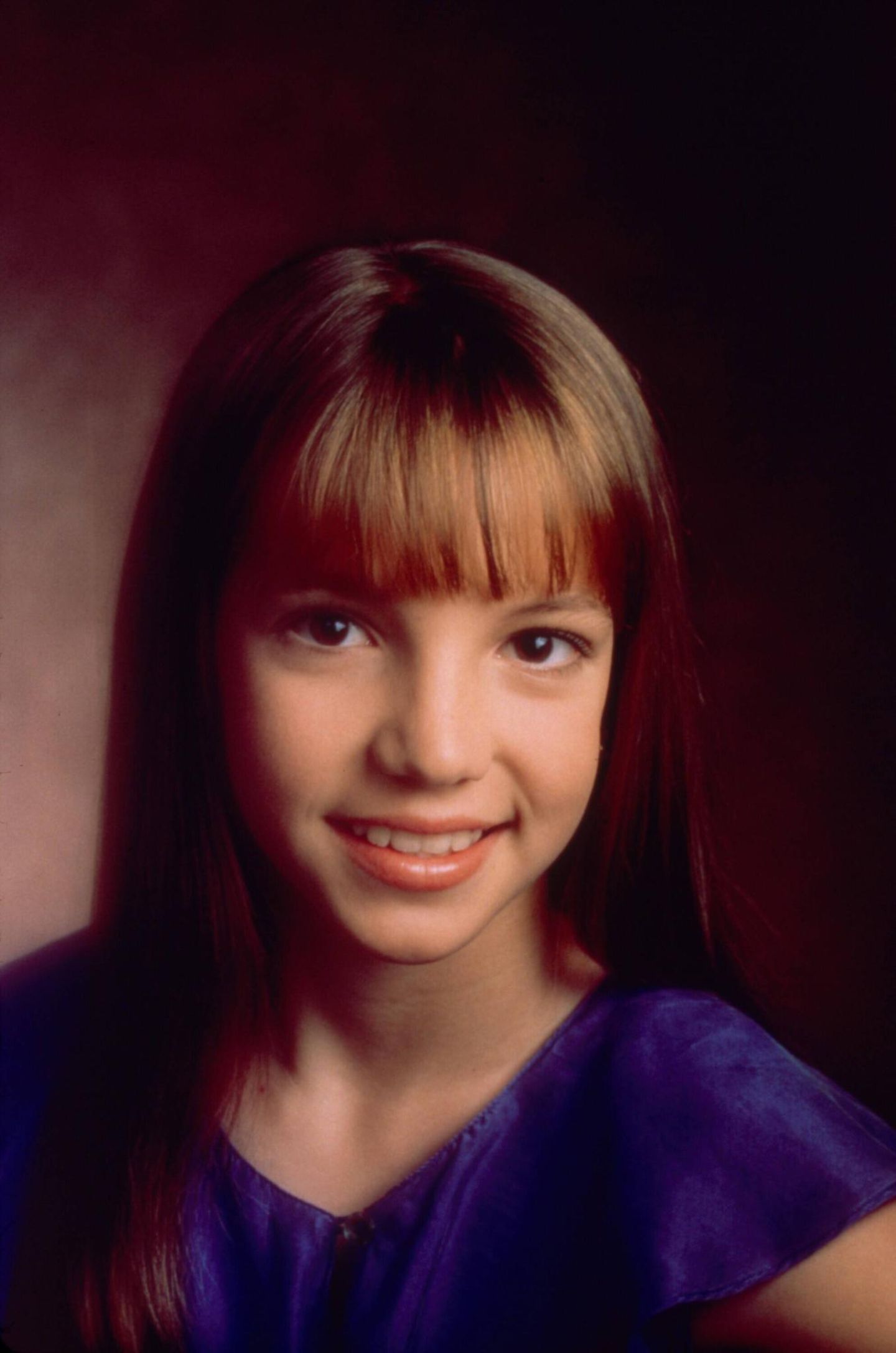 "Princess of Pop": Spears wurde streng christlich erzogen und wuchs in Kentword in Mississippi bei ihrer Mutter Lynne Irene und ihrem Vater James Parnell Spears auf. Schon früh begeisterte sich die spätere Pop-Prinzessin für Musik, nahm Gesangs- und Gymnastikunterricht und gewann bereits als Siebenjährige einige Talent-Shows auf Landesebene. Für Spears stand schon damals fest: Sie möchte einmal ganz groß herauskommen. Spears wurde streng christlich erzogen und wuchs in Kentword in Mississippi bei ihrer Mutter Lynne Irene und ihrem Vater James Parnell Spears auf. Schon früh begeisterte sich die spätere Pop-Prinzessin für Musik, nahm Gesangs- und Gymnastikunterricht und gewann bereits als Siebenjährige einige Talent-Shows auf Landesebene. Für Spears stand schon damals fest: Sie möchte einmal ganz groß herauskommen.