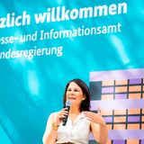 Annalena Baerbock (Bündnis 90/Die Grünen), Außenministerin, spricht beim Tag der offenen Tür der Bundesregierung