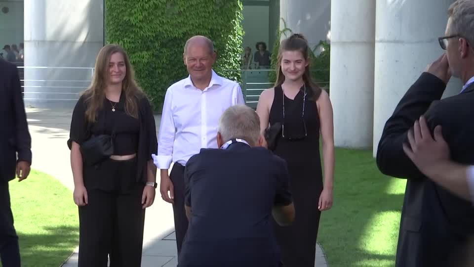 Video: Schnappschuss mit Kanzler