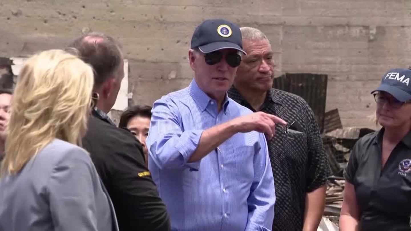 Joe Biden visits Maui after fires and promises help (video)
