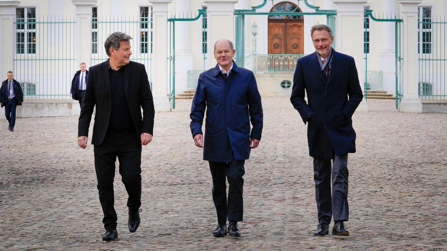 Robert Habeck, Olaf Scholz und Christian Lindner im März in Meseberg, Brandenburg
