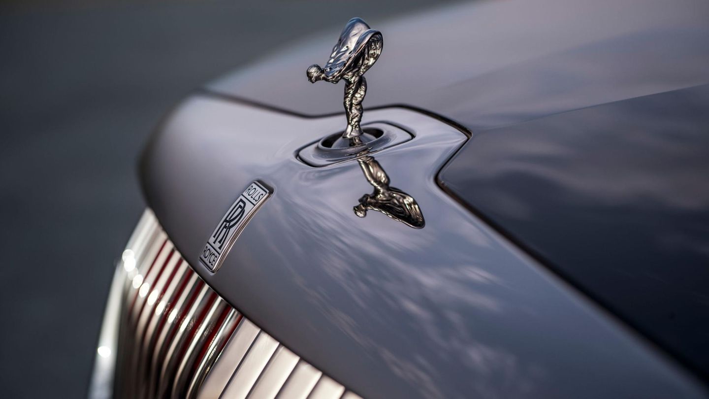 Rolls-Royce La Rose Noir Droptail Rolls-Royce La Rose Noir Droptail