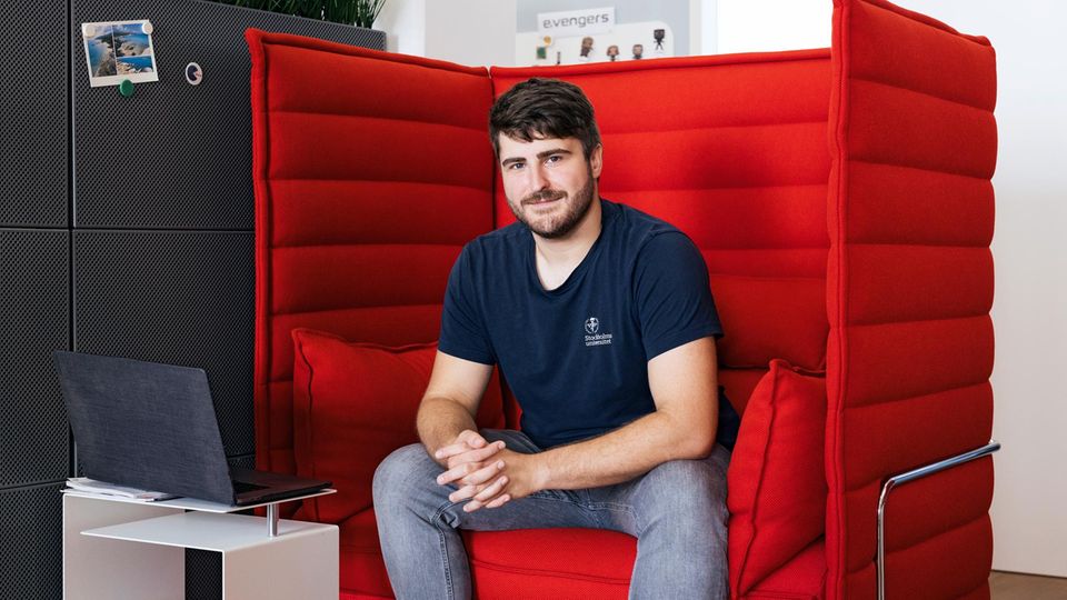 Unternehmen mit Zukunft 2023/24: Fiete Lüer, 28, schätzt an der Softwarefirma E-Mundo die flachen Hierarchien und das flexible, selbstbestimmte Arbeiten. Fiete Lüer, 28, schätzt an der Softwarefirma E-Mundo die flachen Hierarchien und das flexible, selbstbestimmte Arbeiten.