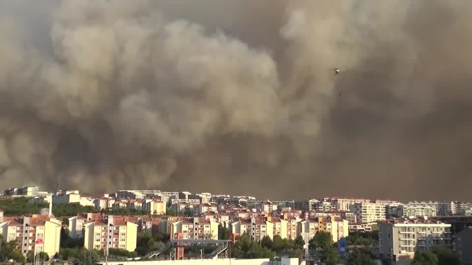 Video: Dardanellen wegen Waldbränden in der Türkei gesperrt