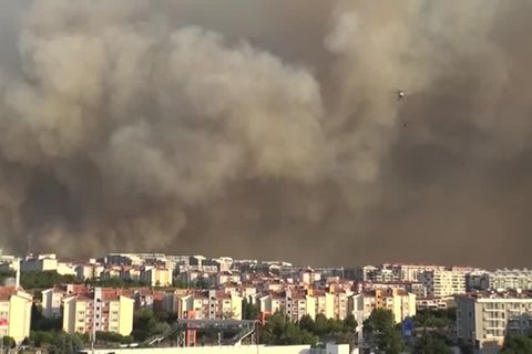 Video: Dardanellen wegen Waldbränden in der Türkei gesperrt
