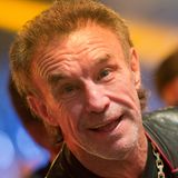 Es folgten Auftritte in verschiedenen TV-Shows. 2014 wurde bei ihm Demenz diagnostiziert, vermutlich auch als Folge des Boxens. Dennoch trat Weller noch öffentlich auf wie hier 2015 als Gast eines Boxkampfs.