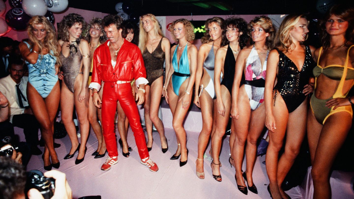 Passend zu seinem Image trat Weller auch bei Schönheitswettbewerben auf, gern im gewagten Outfit