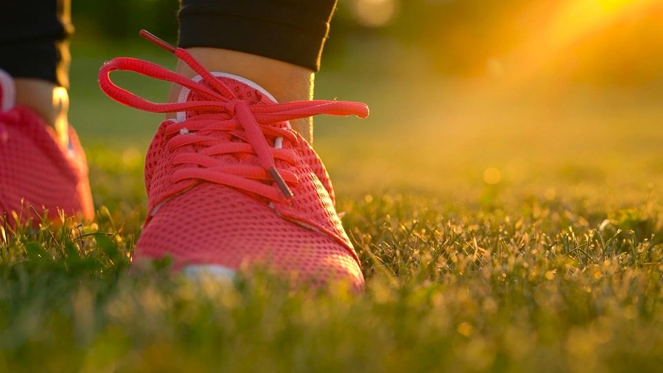 Life Hack: Studie zeigt richtige Technik zum Schnürsenkel binden.