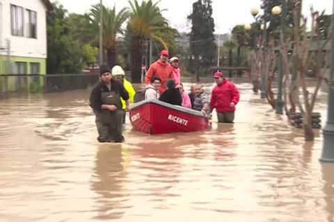 Video: Chile: Tausende Menschen nach Überflutungen von der Außenwelt abgeschnitten